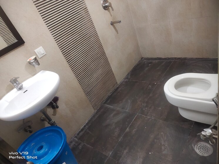 Bathroom, east of kailash 3 Bedroom 125 Sq.Yd. Builder Floor In East Of Kailash Delhi 9675569