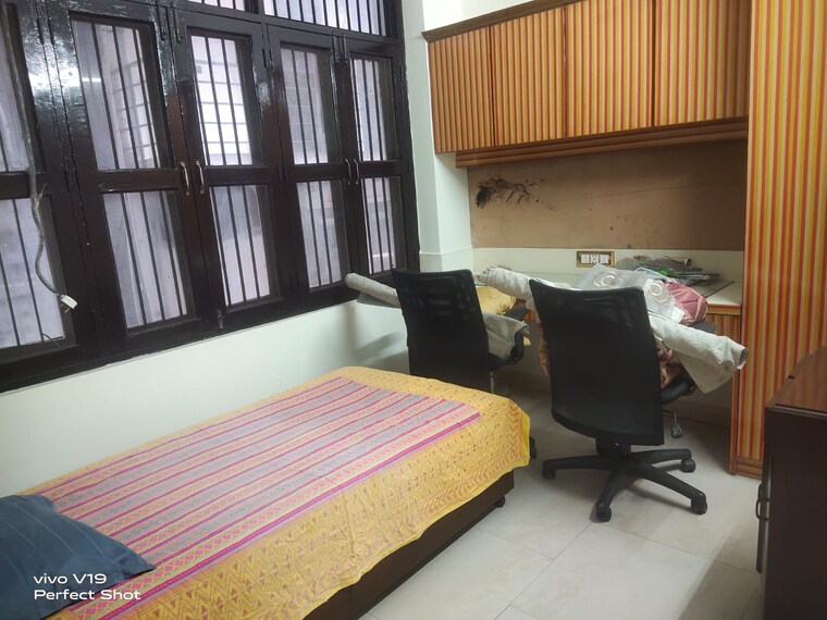 Bedroom, east of kailash 3 Bedroom 125 Sq.Yd. Builder Floor In East Of Kailash Delhi 9675569