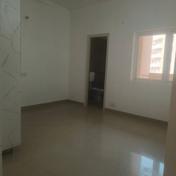 Room in 3 BHK Apartment at Tashee Capital Gateway, New Palam Vihar Phase 3 – for Rent