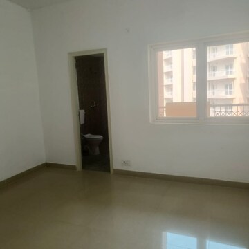 Room in 3 BHK Apartment at Tashee Capital Gateway, New Palam Vihar Phase 3 – for Rent