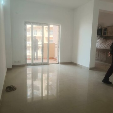 Room in 3 BHK Apartment at Tashee Capital Gateway, New Palam Vihar Phase 3 – for Rent