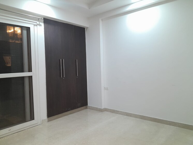 Room, greater kailash i 3 Bedroom 1800 Sq.Ft. Builder Floor In Greater Kailash I Delhi 9675567