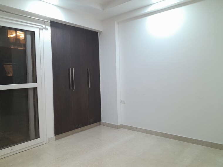 Room, greater kailash i 3 Bedroom 1800 Sq.Ft. Builder Floor In Greater Kailash I Delhi 9675567