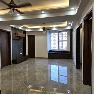 Kitchen in 3.5 BHK Builder Floor at BPTP Amstoria, Sector 102 – for Sale