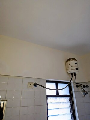 Furnished Amenities in 2 BHK Apartment at Gera Emerald City, Kharadi – for Rent