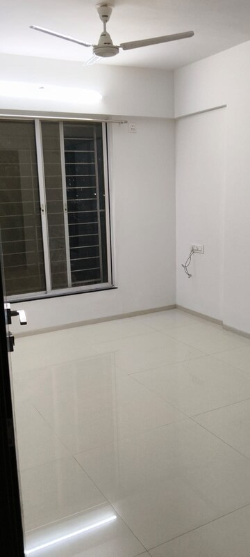 Room in 3 BHK Apartment at Golden Winds, Lohgaon – for Rent