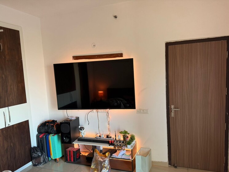 Room, gulshan-botnia 3 Bedroom 1355 Sq.Ft. Apartment In Sector 144 Noida 9675606