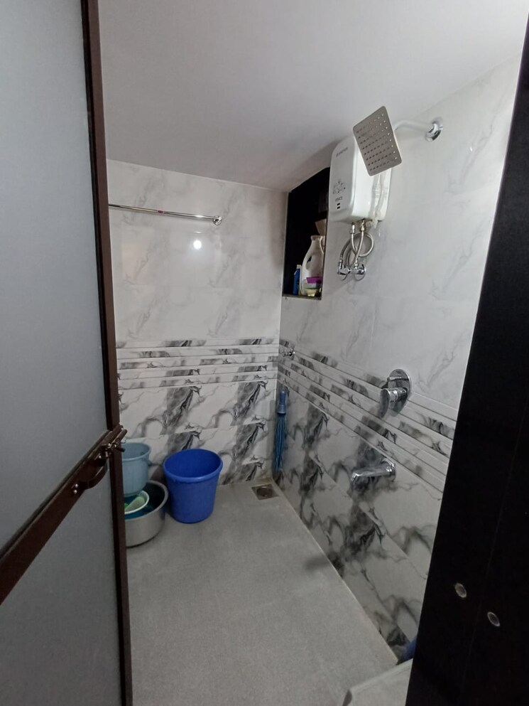 Bathroom, morar-ashish 2 Bedroom 750 Sq.Ft. Apartment In Samata Nagar Thane 9675670