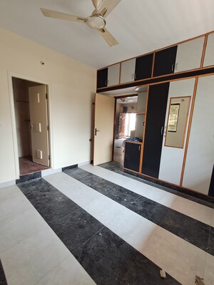 Room in 2 BHK Builder Floor at Hsr Layout – for Rent