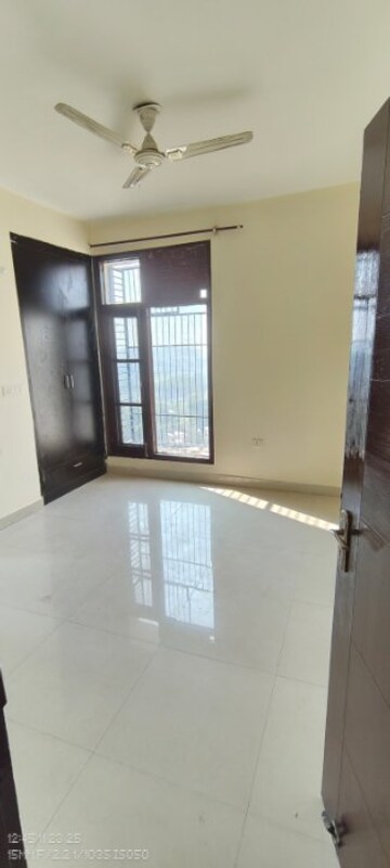 Room in 3 BHK Apartment at Dera Bassi – for Rent
