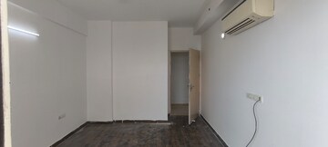 Room in 3 BHK Apartment at Conscient Heritage Max, Sector 102 – for Rent