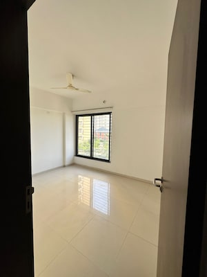 Room in 2 BHK Apartment at Pride World City Long Island, Charholi Budruk – for Rent