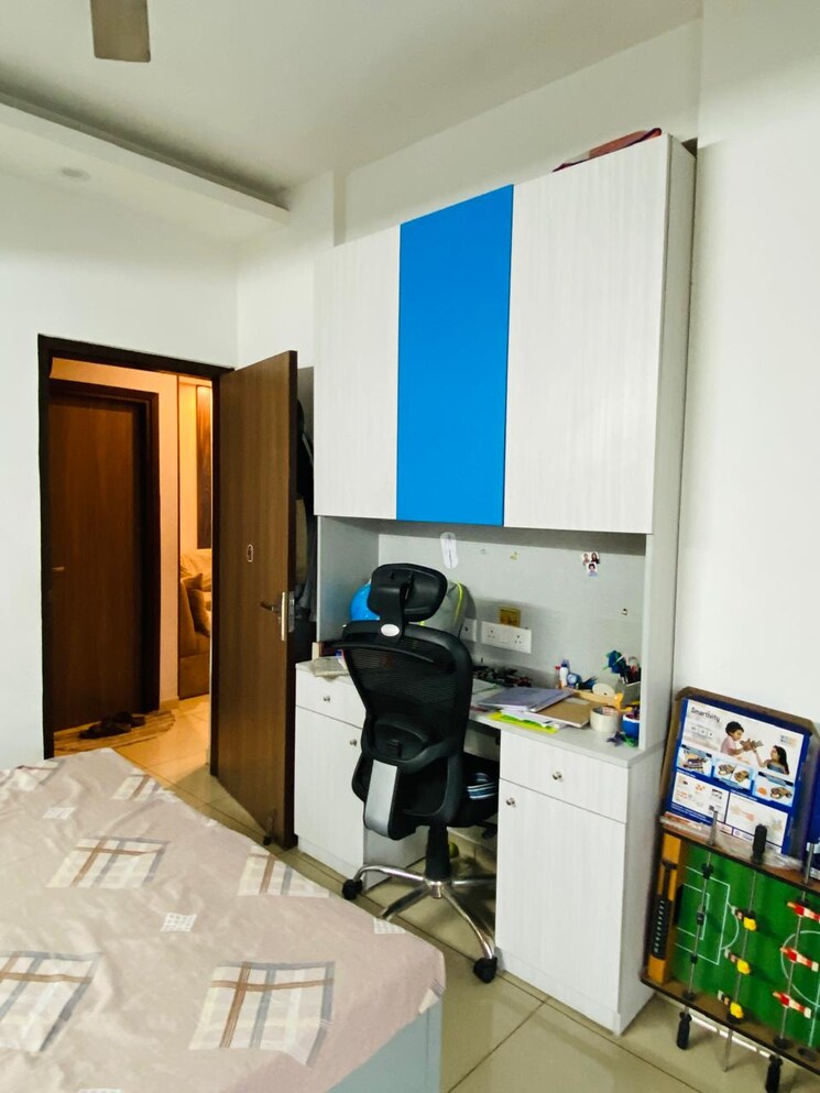 Room, gulshan-botnia 3 Bedroom 1370 Sq.Ft. Apartment In Sector 144 Noida 9675746