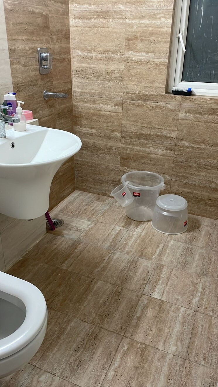 Bathroom, shree-vardhman-victoria 2 Bedroom 1350 Sq.Ft. Apartment In Sector 70 Gurgaon 9675782