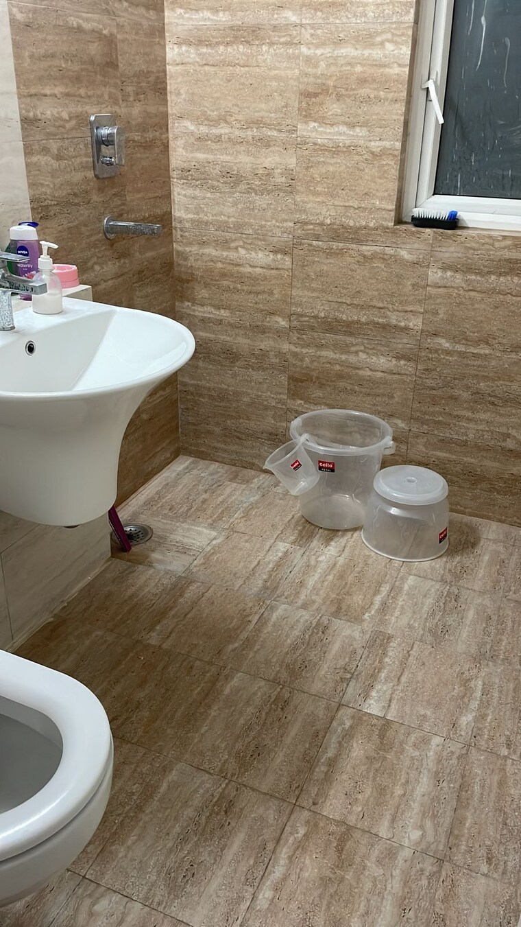 Bathroom, shree-vardhman-victoria 2 Bedroom 1350 Sq.Ft. Apartment In Sector 70 Gurgaon 9675782