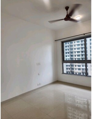 Room in 3 BHK Apartment at Kalpataru Immensa, Kolshet Road – for Rent