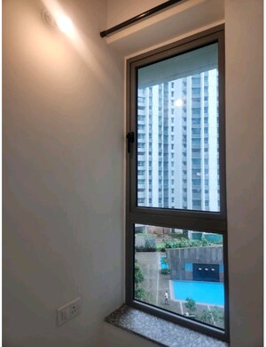 Room in 3 BHK Apartment at Kalpataru Immensa, Kolshet Road – for Rent