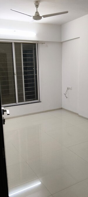 Room in 2 BHK Apartment at Golden Winds, Lohgaon – for Rent