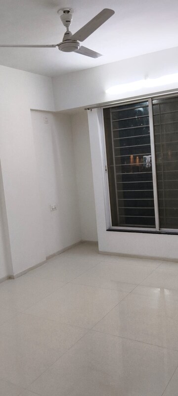 Room in 2 BHK Apartment at Golden Winds, Lohgaon – for Rent
