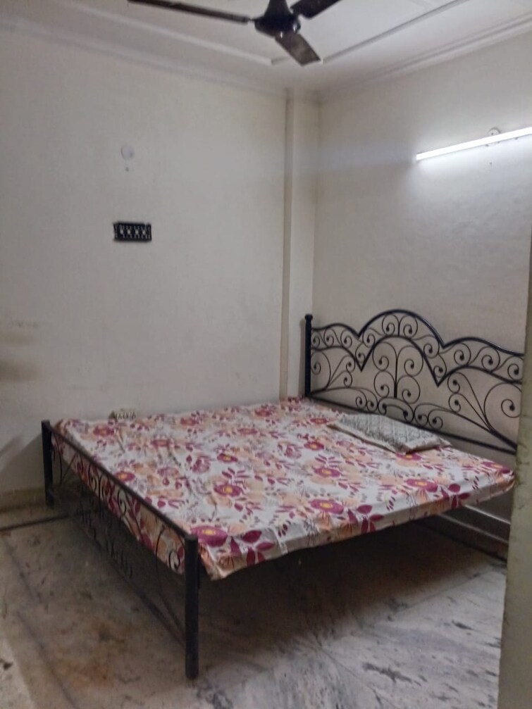 Bedroom, k-block-central-square-awasiya-vikas-samiti 2 Bedroom 100 Sq.Yd. Builder Floor In Kalkaji Delhi 9675857