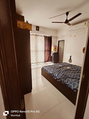 Bedroom in 3 BHK Apartment at Santacruz West – for Rent
