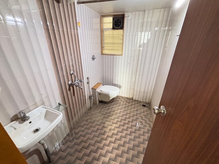 Bathroom, gund-and-pethe-life-square 2 Bedroom 850 Sq.Ft. Apartment In Lohgaon Pune 9675851