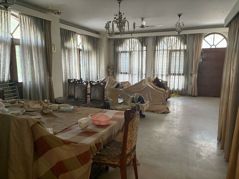 Living Room, dlf-queens-court 3 Bedroom 1000 Sq.Yd. Apartment In Greater Kailash ii Delhi 9675948