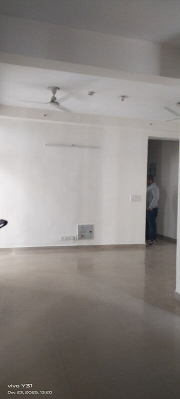 Room in 3 BHK Apartment at Mahagun Mywoods, Sector 16c Greater Noida – for Sale