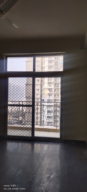 Room in 3 BHK Apartment at Mahagun Mywoods, Sector 16c Greater Noida – for Sale