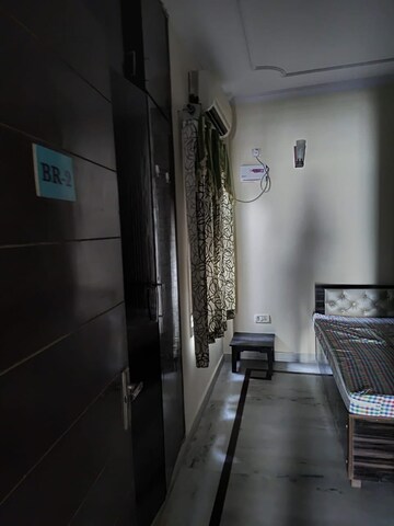 Building Lobby in 3 BHK Builder Floor at DLF City Phase V, Dlf Phase V – for Rent