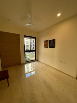 Room in 2 BHK Apartment at Lodha Sterling, Kolshet Road – for Rent