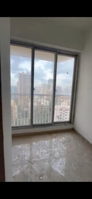 Room in 2.5 BHK Apartment at Ruparel Palacio Phase 1, Kandivali West – for Sale
