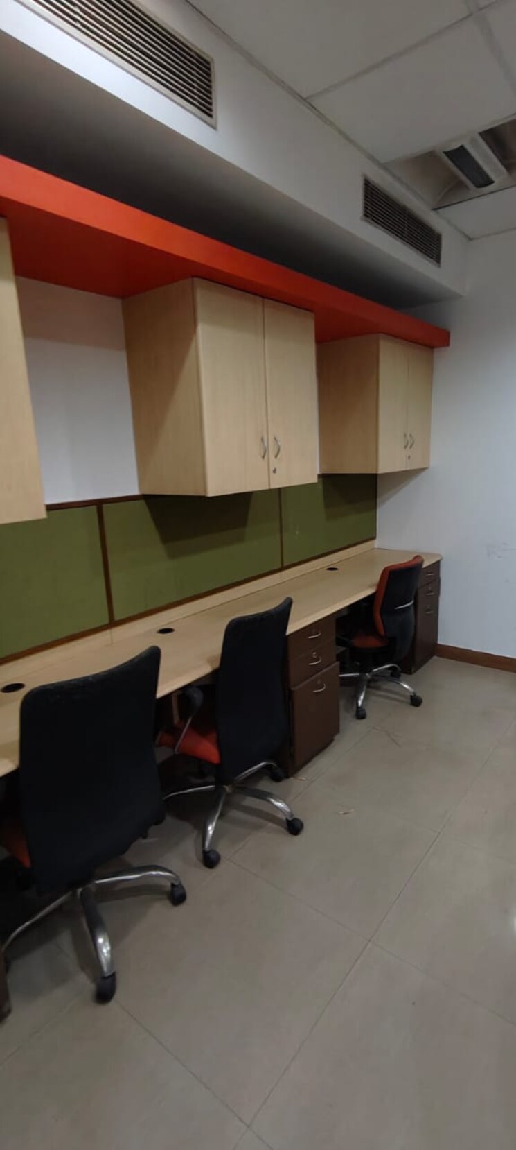 Team Area, jasola vihar Commercial Office Space 1048 Sq.Ft. In Jasola Vihar Delhi 9676041