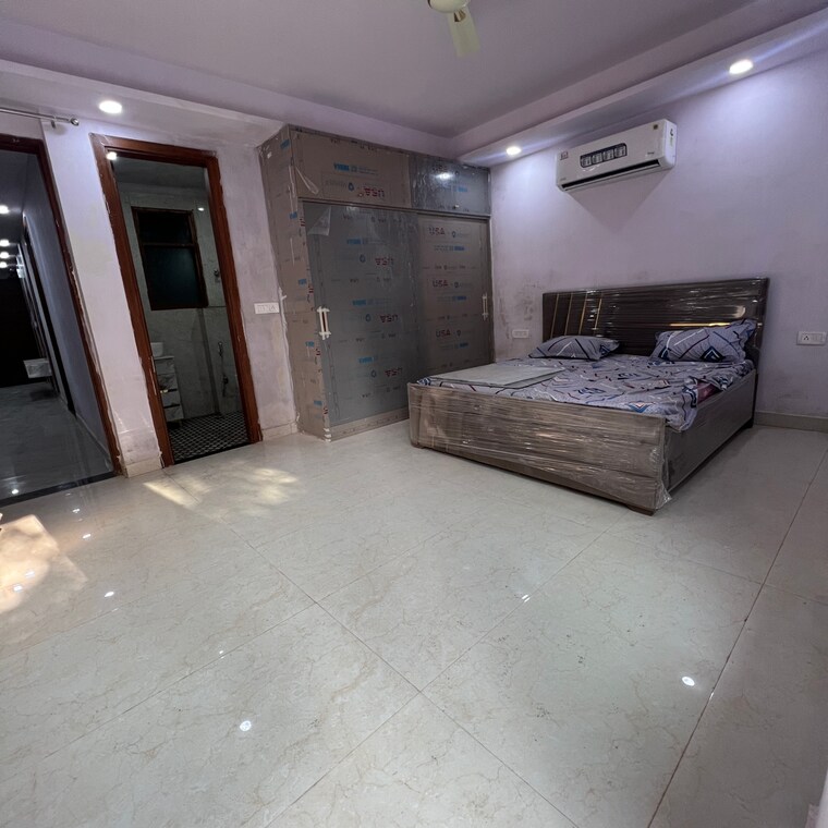 Bedroom, vasant kunj 3 Bedroom 150 Sq.Yd. Builder Floor In Vasant Kunj Delhi 9676163