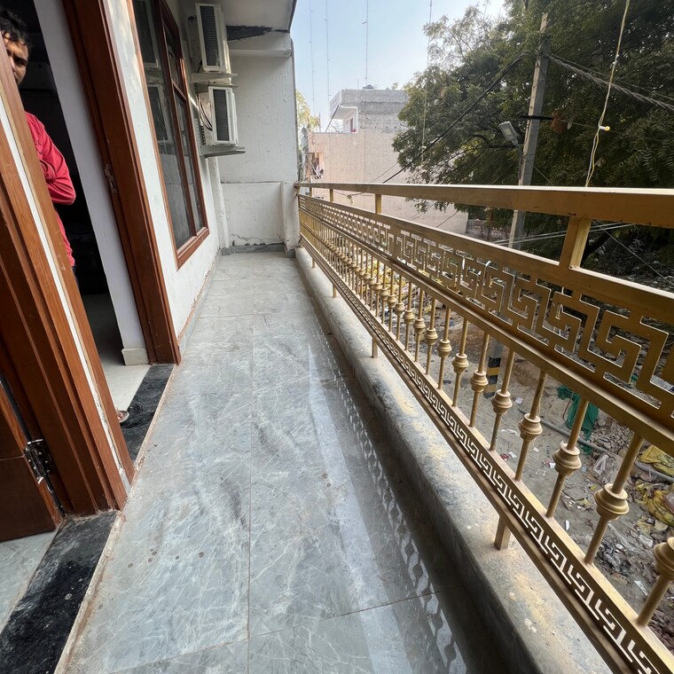 Balcony, vasant kunj 3 Bedroom 150 Sq.Yd. Builder Floor In Vasant Kunj Delhi 9676163