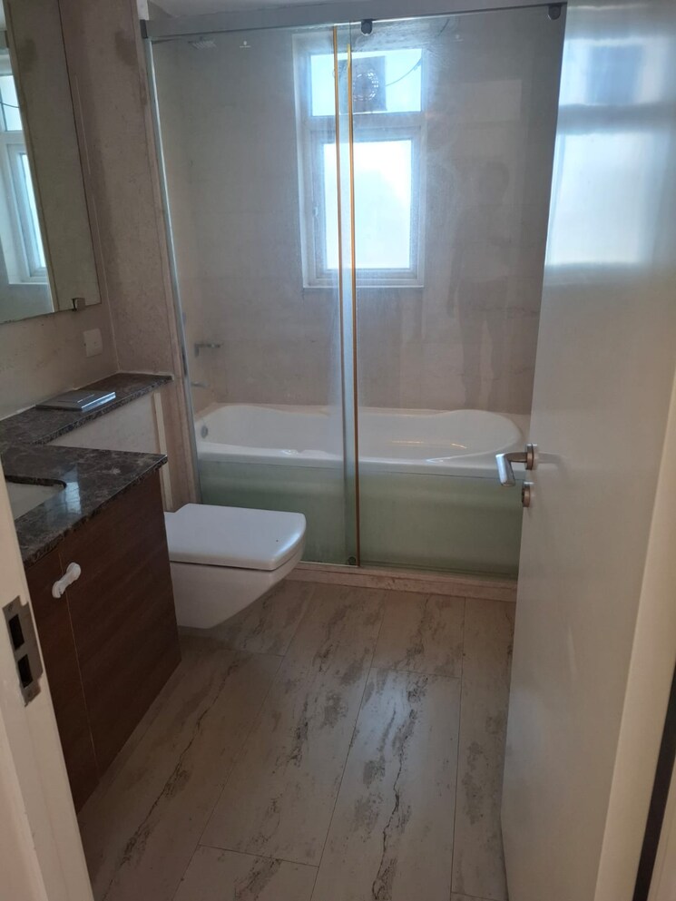 Bathroom, dlf-park-place 3.5 Bedroom 1996 Sq.Ft. Apartment In Sector 54 Gurgaon 9676178