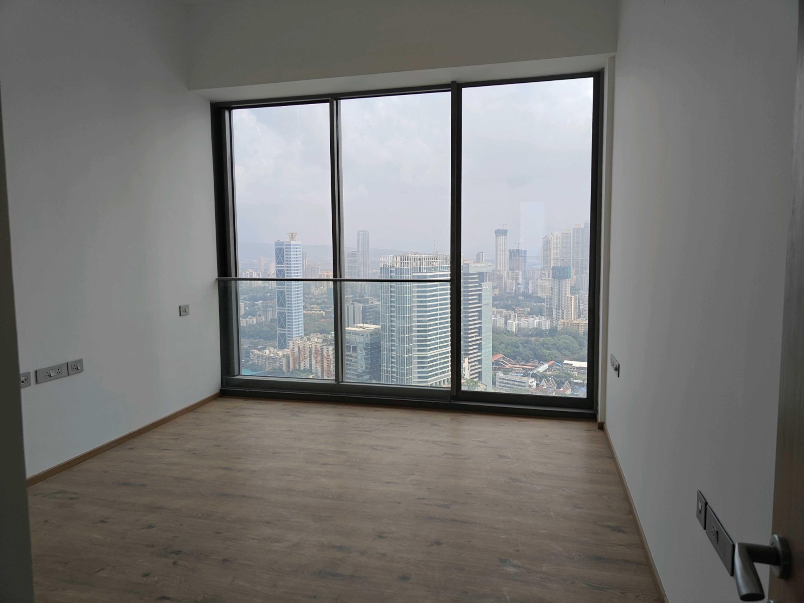 5 BHK 3660 Sq.Ft. Apartment in Rustomjee Crown