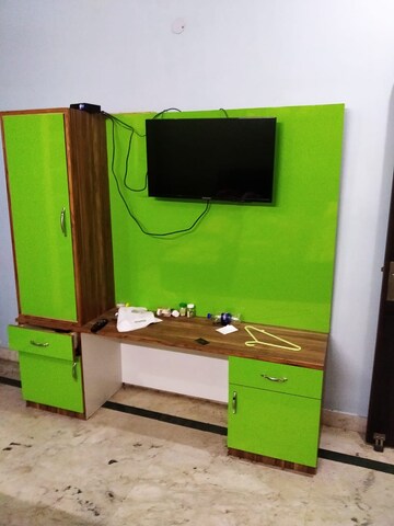 Team Area in 2 BHK Apartment at Sector 70 – for Rent