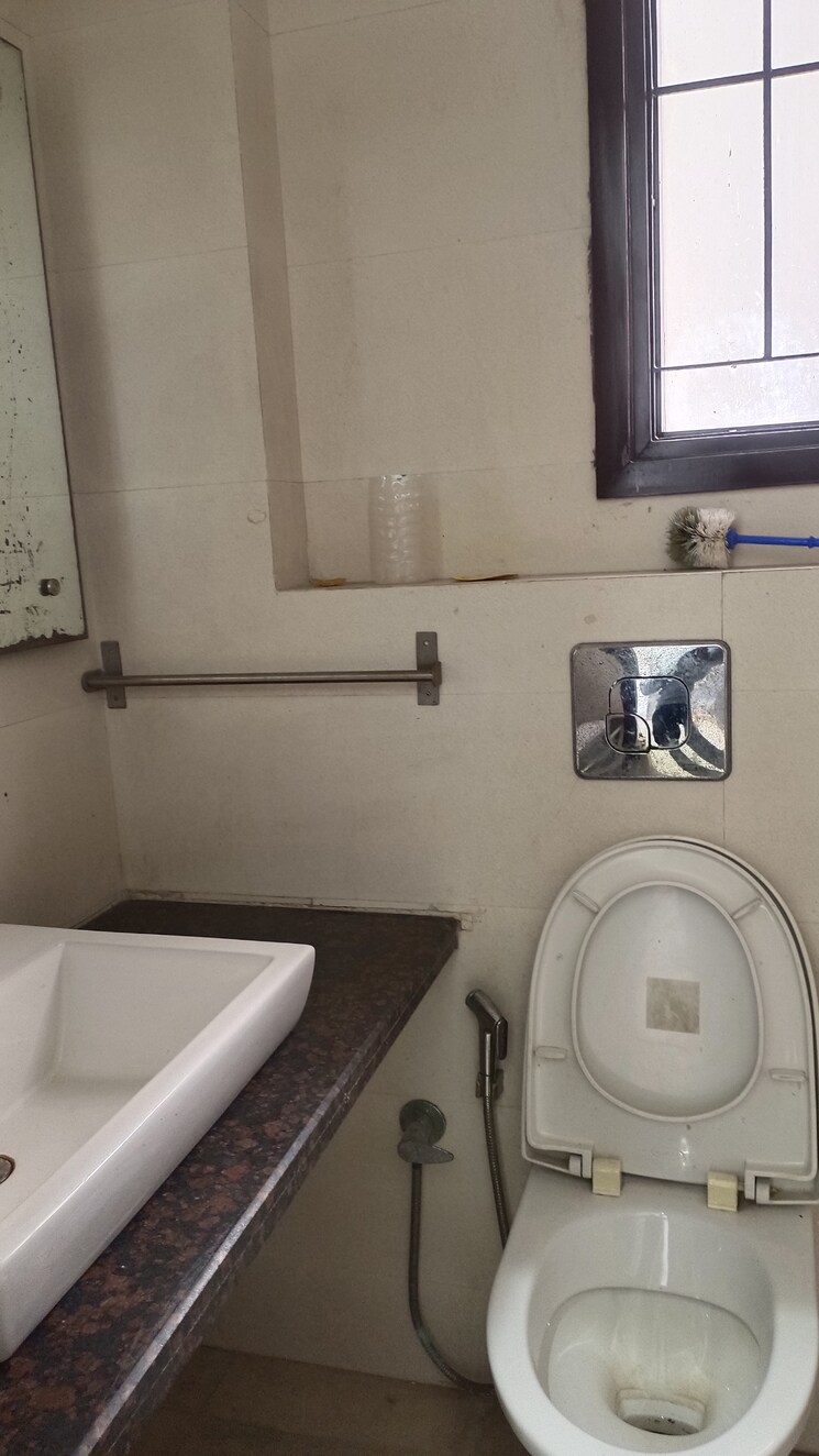Bathroom, new rajinder nagar 3 Bedroom 1824 Sq.Ft. Builder Floor In New Rajinder Nagar Delhi 9676264