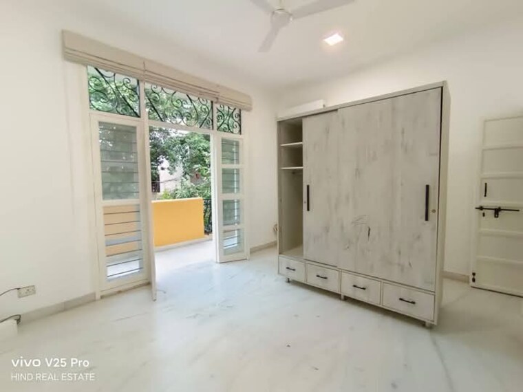 Room, saket 2 Bedroom 1000 Sq.Ft. Apartment In Saket Delhi 9676271