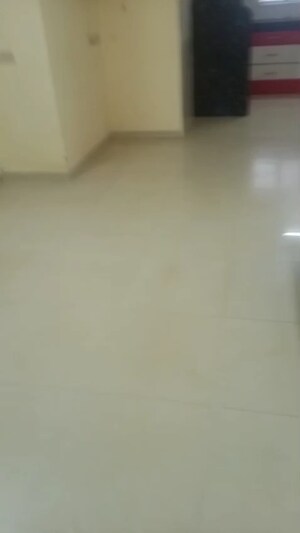 Room in 2 BHK Apartment at Takshila CHS, Andheri East – for Rent