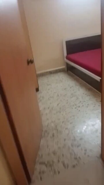 Room in 2 BHK Apartment at Takshila CHS, Andheri East – for Rent