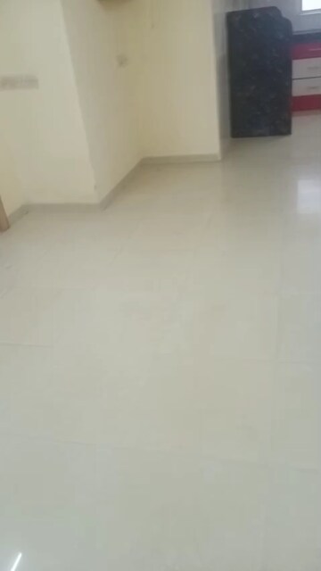 Room in 2 BHK Apartment at Takshila CHS, Andheri East – for Rent