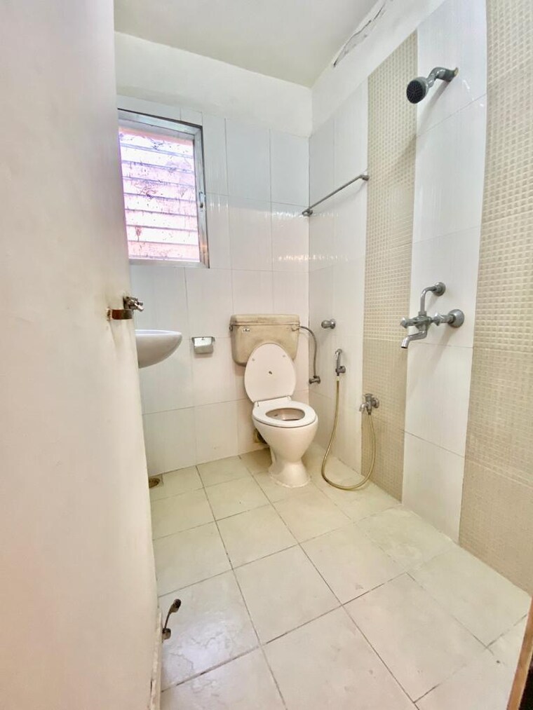 Bathroom, khar west 2 Bedroom 1250 Sq.Ft. Apartment In Khar West Mumbai 9676463