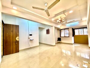 2 BHK Apartment For Rent in Khar West