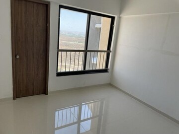 Room in 3 BHK Apartment at Pride World City Kingsbury, Charholi Budruk – for Rent