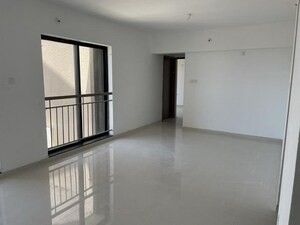 Room in 3 BHK Apartment at Pride World City Kingsbury, Charholi Budruk – for Rent