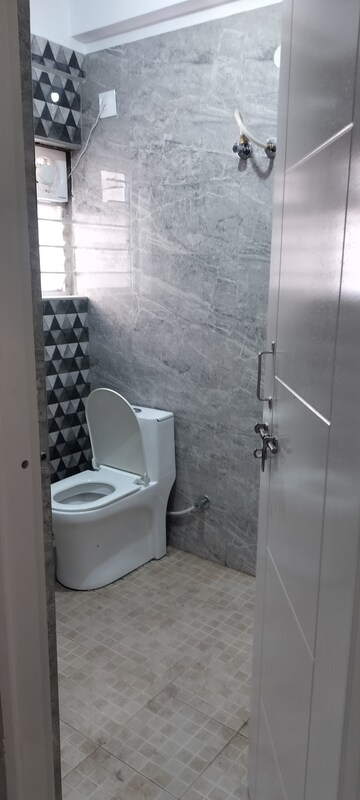 Bathroom in 2 BHK Builder Floor at Happy Homes BTM Layout, Btm Layout – for Rent