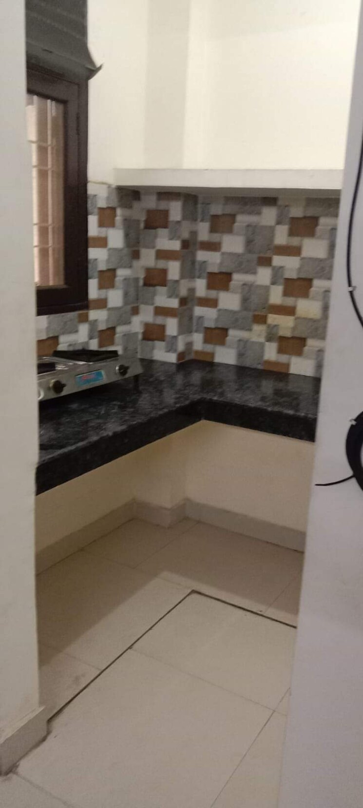 Kitchen, sector 70 1 RK 350 Sq.Ft. Apartment In Sector 70 Noida 9676541
