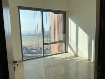 Room in 3 BHK Apartment at Piramal Mahalaxmi, Mahalaxmi – for Rent